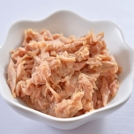 お皿に盛ったツナ