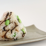 ツナと枝豆と塩昆布のおにぎり