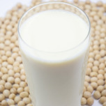 豆乳 vs 牛乳 — ダイエット中のカルシウム＆タンパク質補給、どっちが優秀？