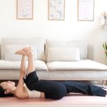 ハーフハッピーベイビーのポーズ