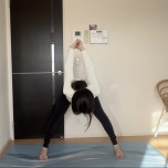 開脚前屈のポーズ