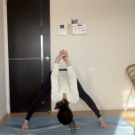 開脚前屈のポーズ③