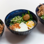 納豆やオクラ入りの丼3杯