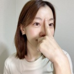 鼻の付け根マッサージ