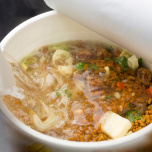 「気づかず食べてた…」ストレスを増やしてしまうNG食べ物とは【管理栄養士が解説】