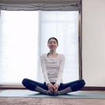 股関節ストレッチ
