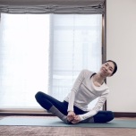 股関節ストレッチ