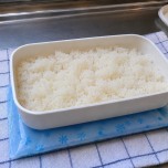 ごはんを冷やしている写真