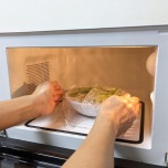 電子レンジで温める写真