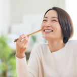 豆腐に、ただ混ぜるだけ!睡眠の質が上がる夜のたんぱく質レシピ