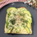 アボカドパセリエッグトースト