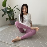 脚を重ねる