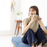 甘いものが止まらない日に。砂糖不使用の【甘酒×冷凍ブルーベリー】で作るギルトフリーな大人の贅沢スムージー