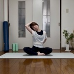 首ストレッチ