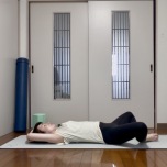 股関節ストレッチ