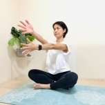 「肩と腕が重くて作業がすすまない…」上半身がスッと軽くなる!両腕をねじるだけの「脱力ストレッチ」