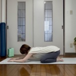 カエル脚ストレッチ