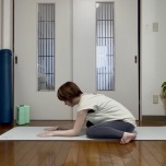 カエル脚ストレッチ