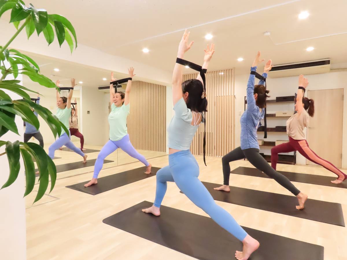 ヨガ未経験の方から更なるレベルアップを目指す方までお楽しみいただけるレッスン