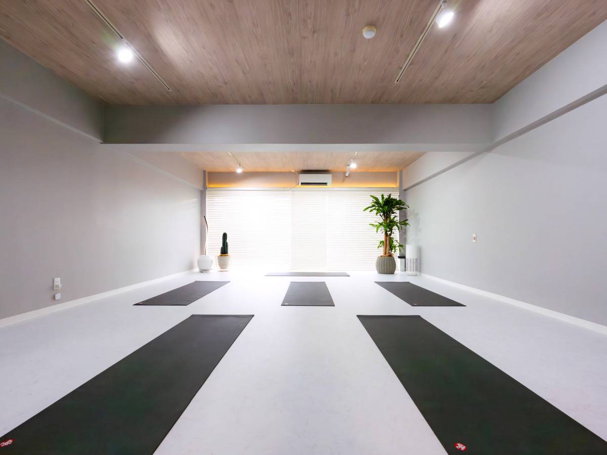 岡山駅東口から徒歩4分の場所という立地の良い場所に少人数制ヨガスタジオが2022年6月に新規オープン！